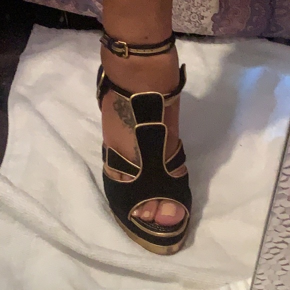 Authentic LV Wedges - Picture 5 of 6